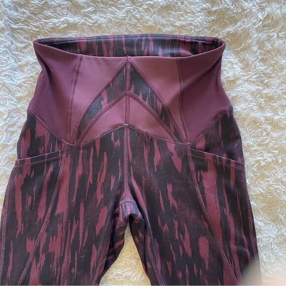 Lululemon Wunder Under Crop (Hi-Rise) *Full-On Luon Animal Size 4 - Picture 7 of 11